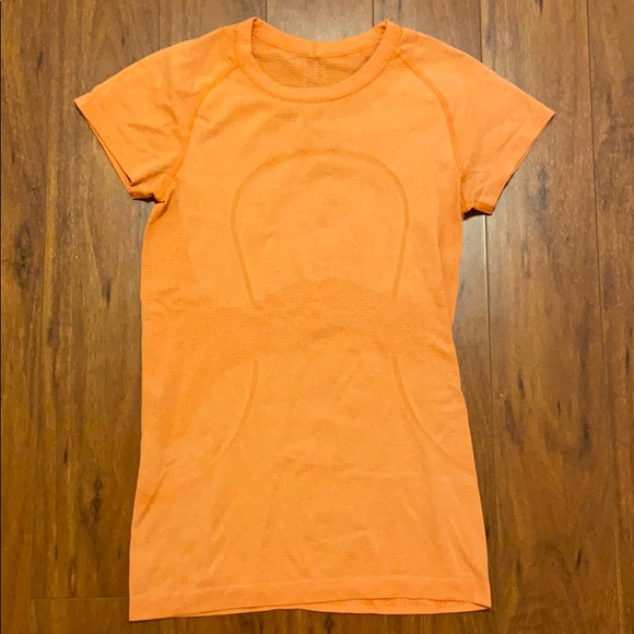 lululemon athletica Tops - lululemon athletica short sleeve crew | Size 6
